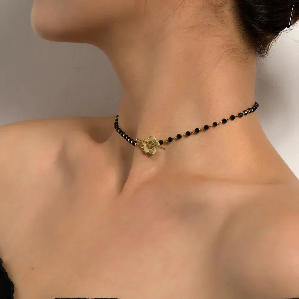 Naya - Collar choker floral con cierre de flores