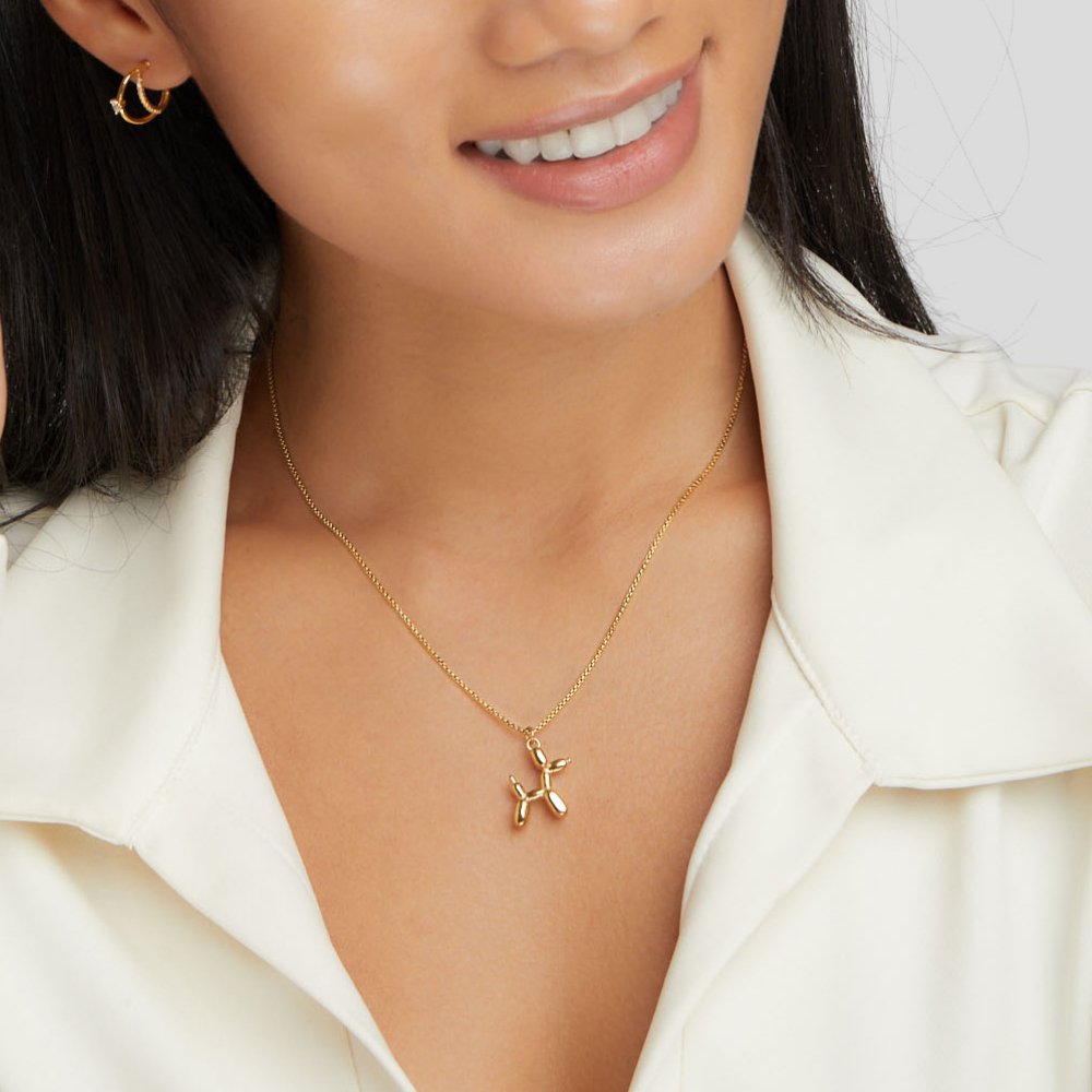 Nerina – Collar con colgante de perro y globo dorado