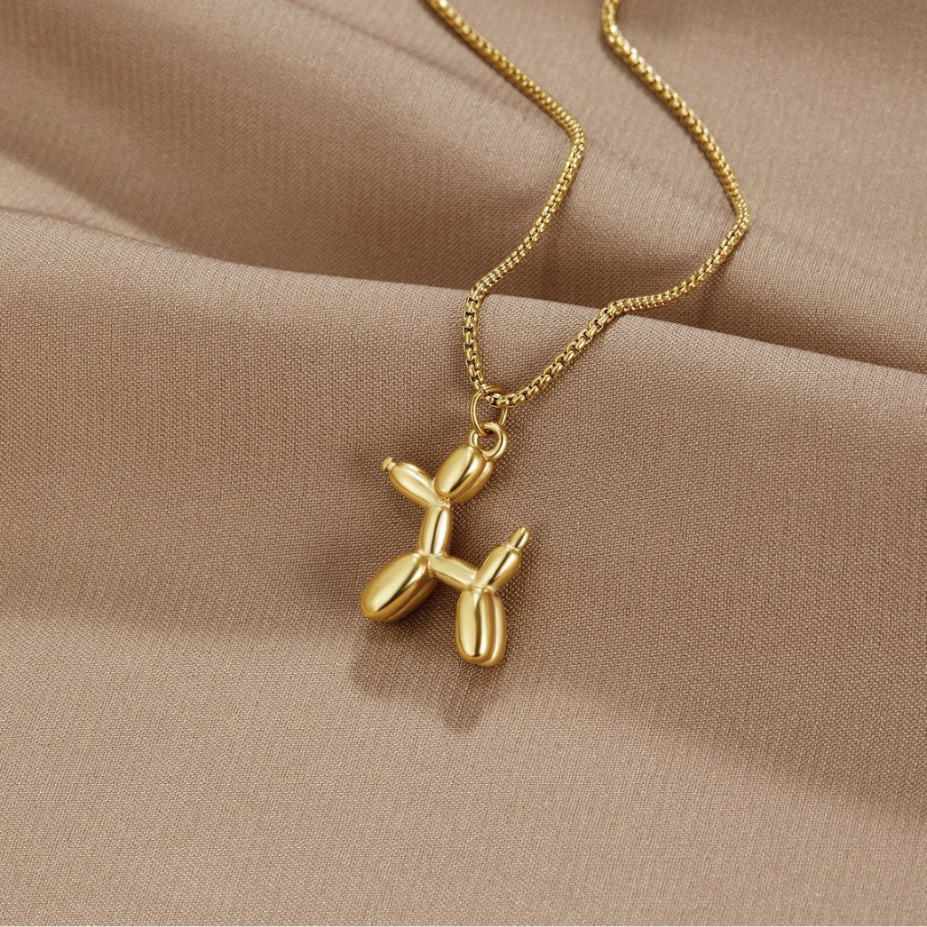 Nerina – Collar con colgante de perro y globo dorado