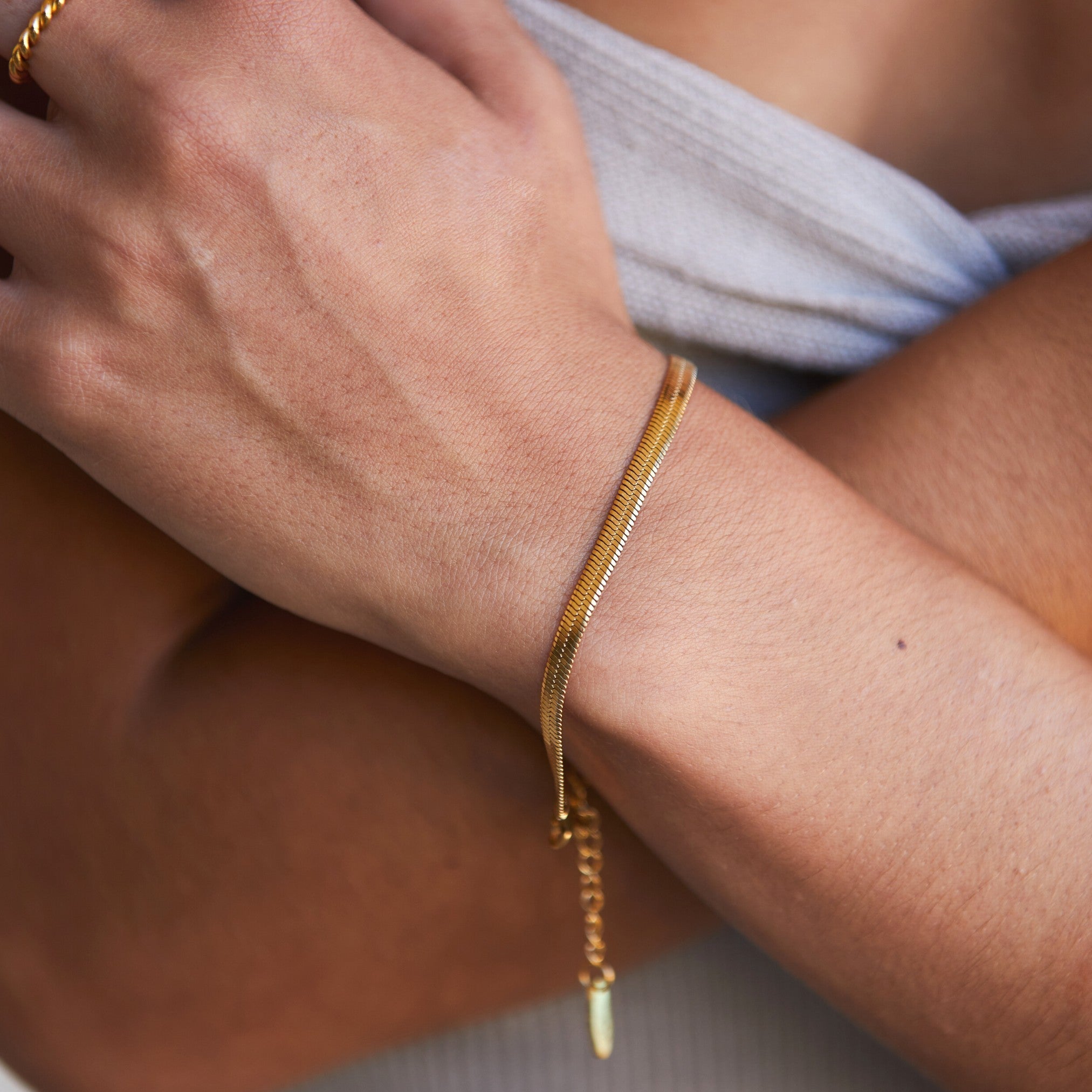 Kauai – Pulsera dorada impermeable de espiga