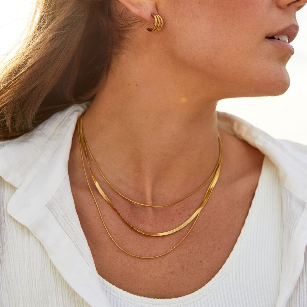 Agot – Collar de Cadena Multicapa Dorada