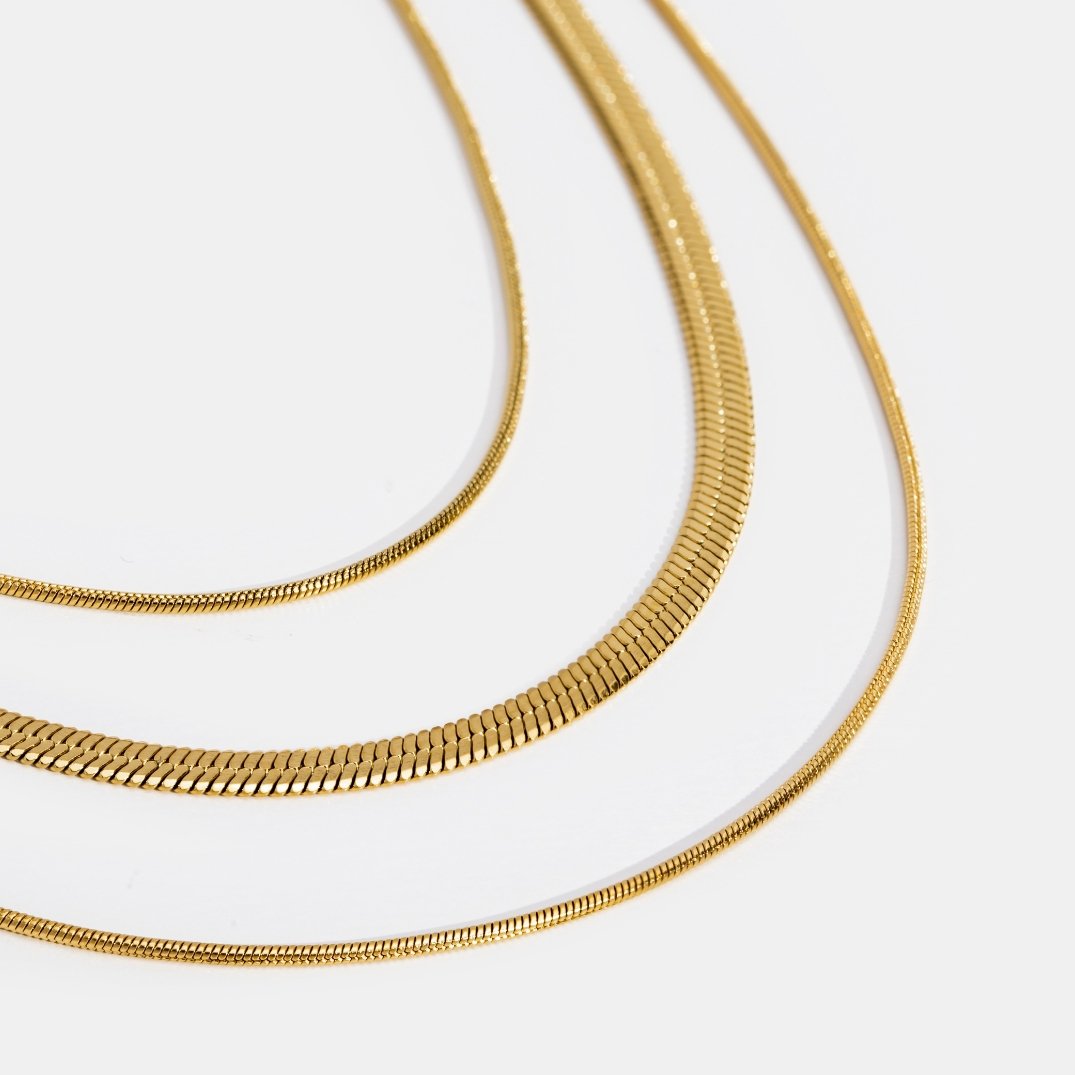 Alix – Collar dorado de múltiples hileras