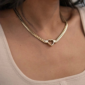 Ara – Collar corazón de oro