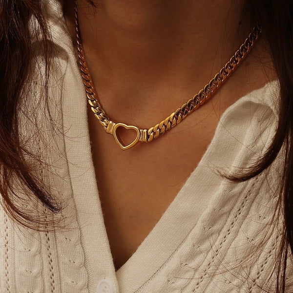 Ara – Collar corazón de oro