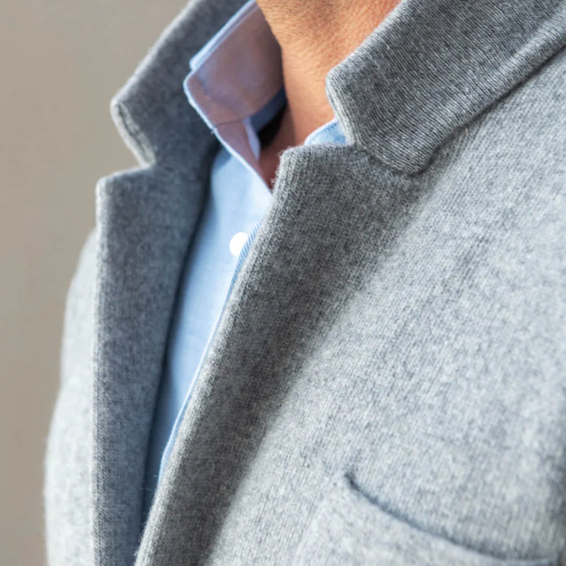 Blazer para hombre con cierre de dos botones y bolsillos de parche - ajuste regular