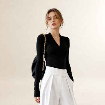 Blusa de manga larga para mujer con escote en V ajuste regular silueta estrecha