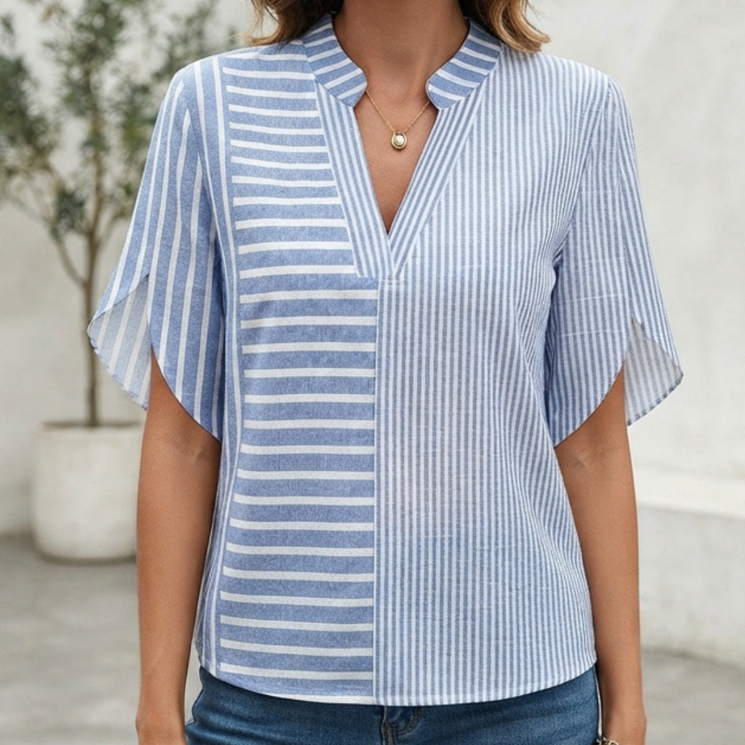 Blusa de mujer con cuello mandarina notch formando escote en V, mangas 3/4 y abertura lateral