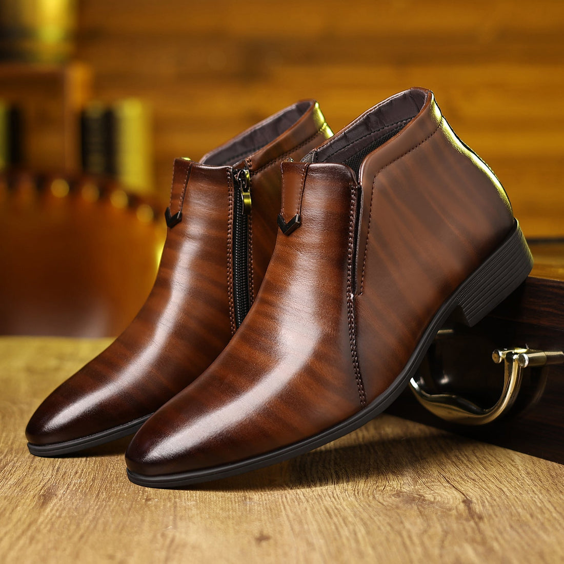 Botines Chelsea hombre con cremallera y detalles decorativos