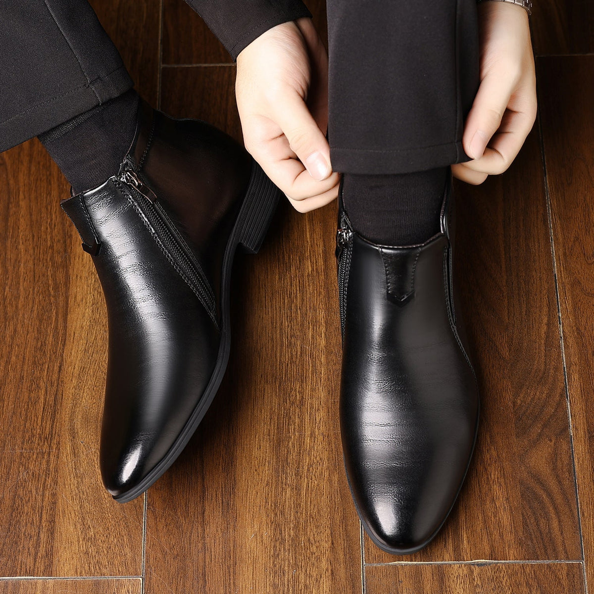 Botines Chelsea hombre con cremallera y detalles decorativos