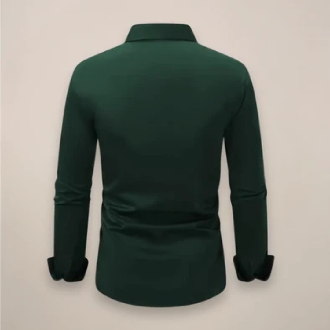 Camisa de hombre entallada de manga larga con botonadura frontal y cuello de punta