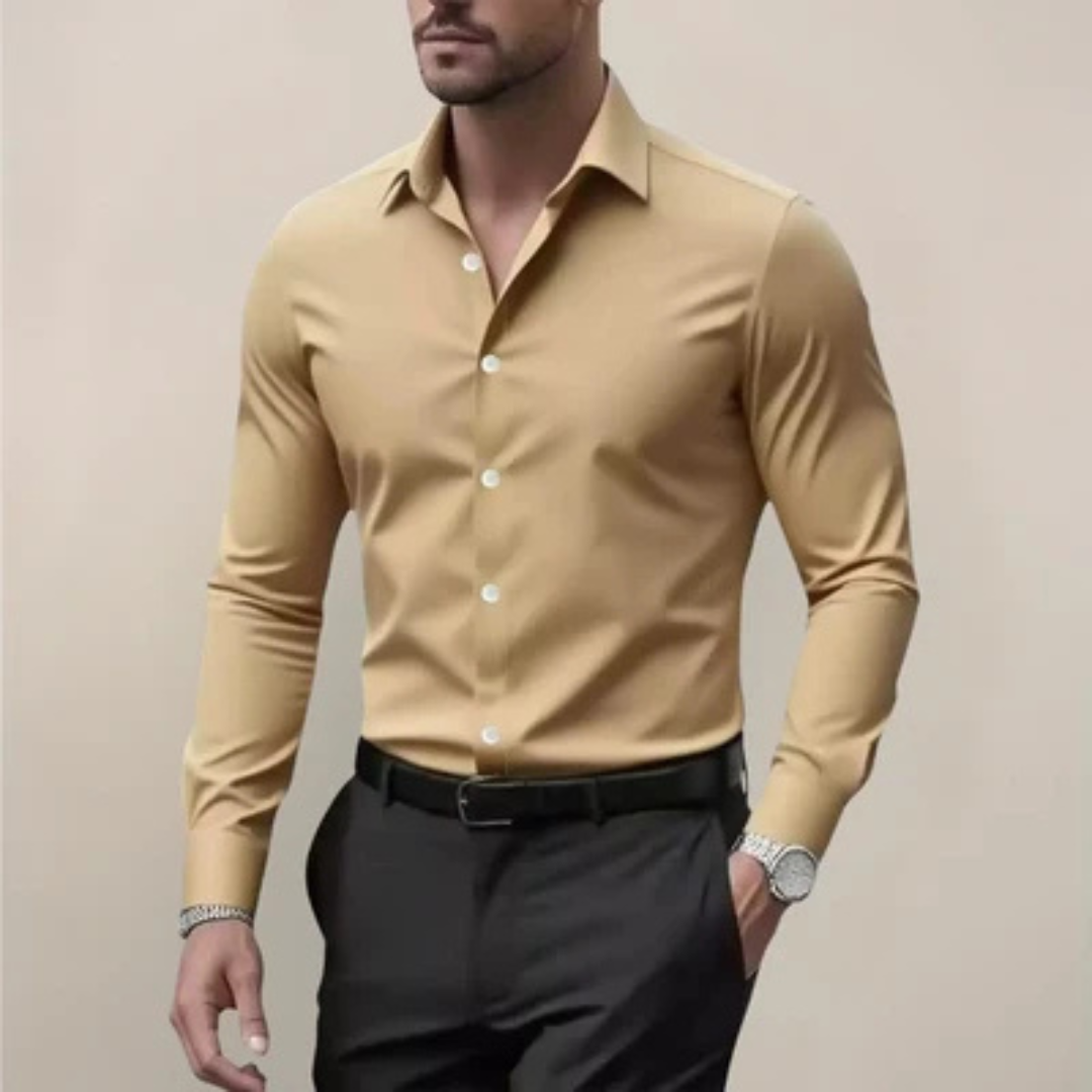 Camisa de hombre entallada de manga larga con botonadura frontal y cuello de punta