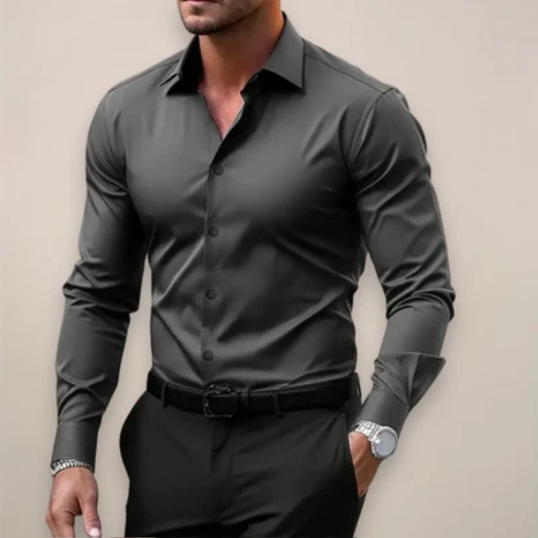 Camisa de hombre entallada de manga larga con botonadura frontal y cuello de punta