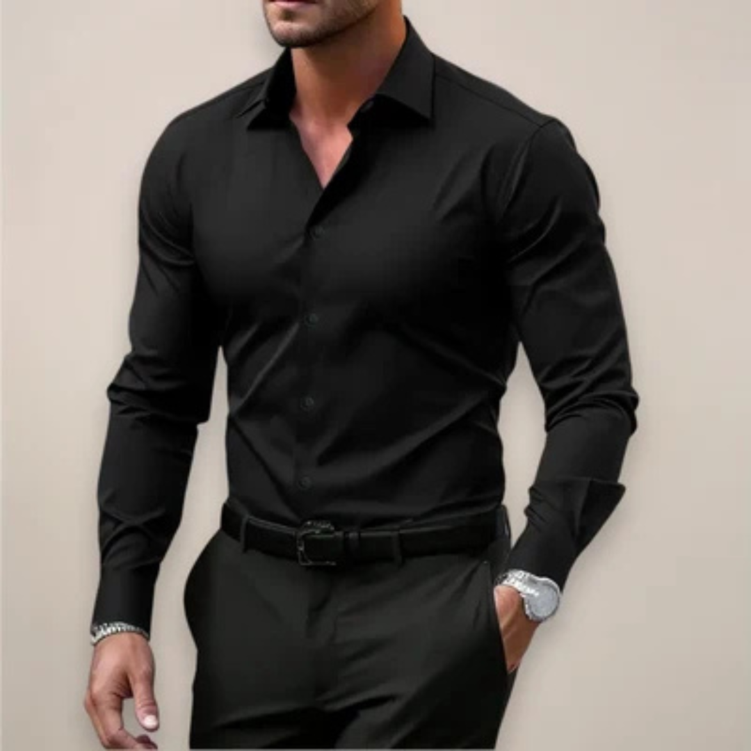 Camisa de hombre entallada de manga larga con botonadura frontal y cuello de punta