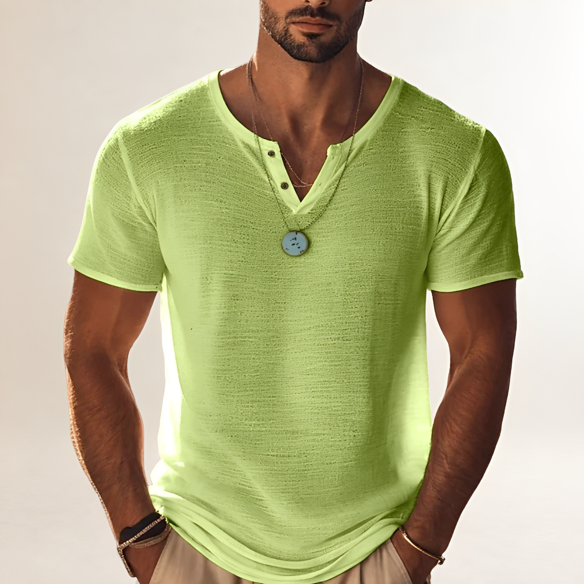 Camisa de hombre Henley de manga corta con escote en V y botones - acabado texturizado, corte relajado