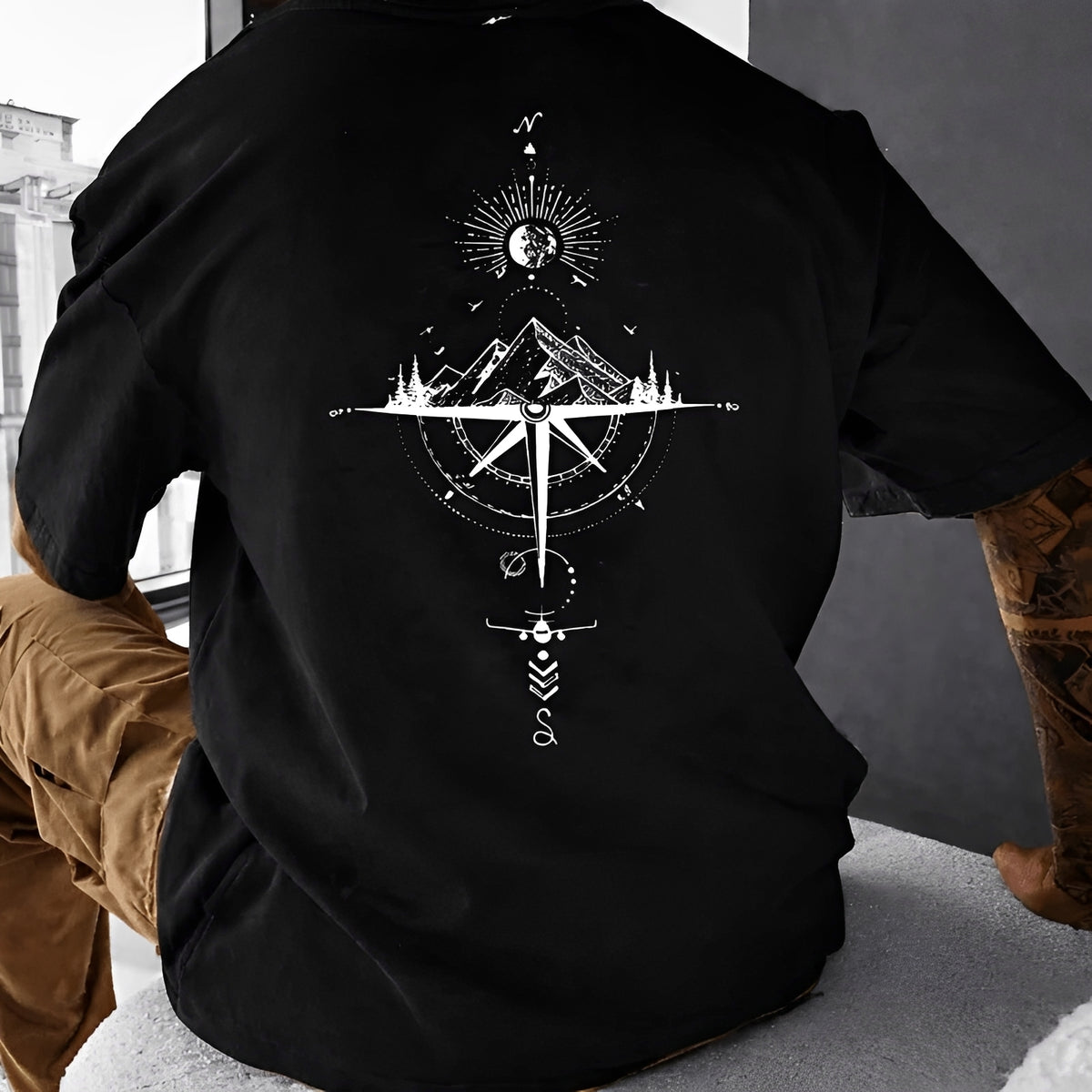 Camiseta hombre cuello redondo manga corta con gráfico trasero de brújula y montaña