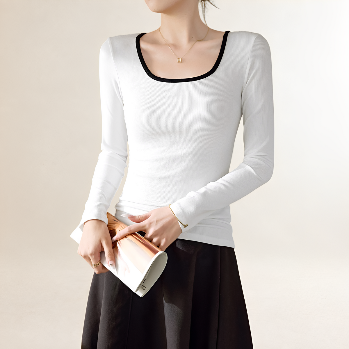 Camiseta mujer de manga larga escote cuadrado con ribete contrastado ajuste regular