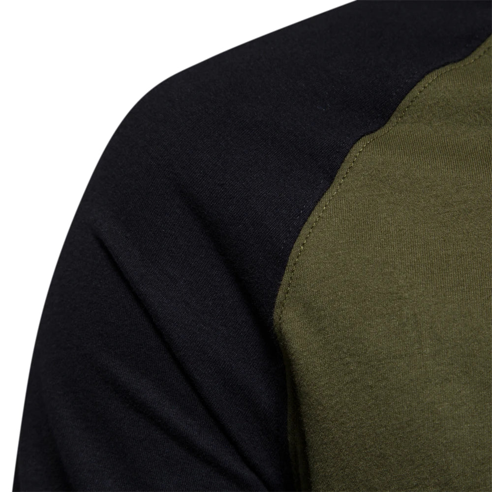Camiseta raglán de manga larga para hombre con mangas en contraste, cuello redondo, ajuste entallado, logotipo en el pecho