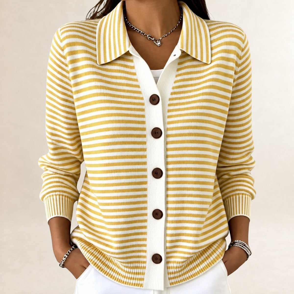 Cardigan de mujer con cuello y botones - diseño a rayas finas y cuello puntiagudo, apertura frontal con plastrón contrastante