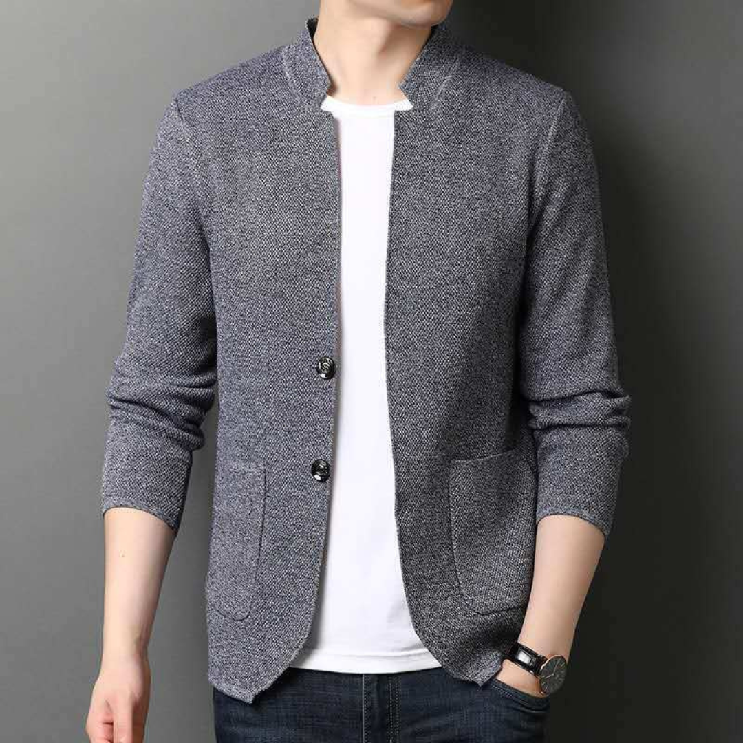 Cardigan para hombre - cuello alto (stand collar) - cierre de dos botones - bolsillo aplicado - fitting slim