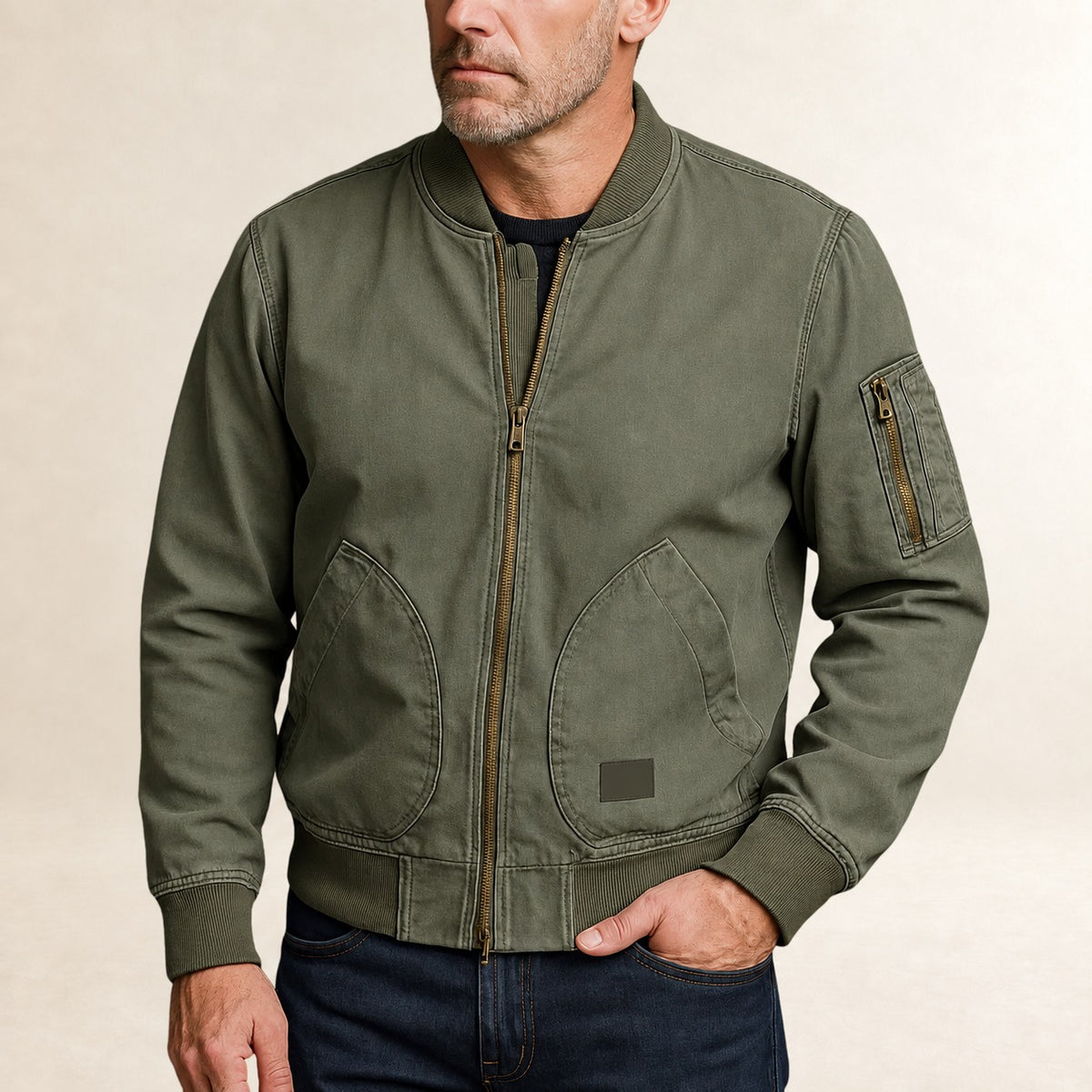 Cazadora bomber para hombre con bolsillo utilitario y puños acanalados
