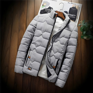 Chaqueta acolchada para hombre con costuras geométricas y bolsillos con cremallera