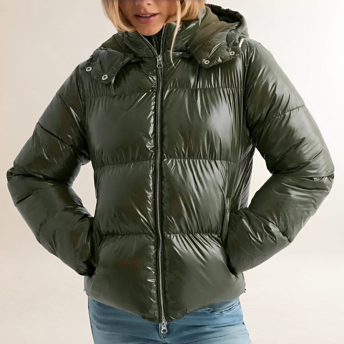 Chaqueta acolchada para mujer con capucha, cierre de cremallera y diseño acolchado