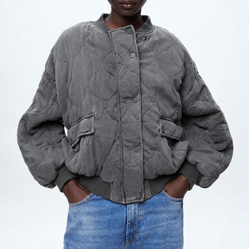 Chaqueta acolchada para mujer de corte oversize con cierre de snaps y bolsillos