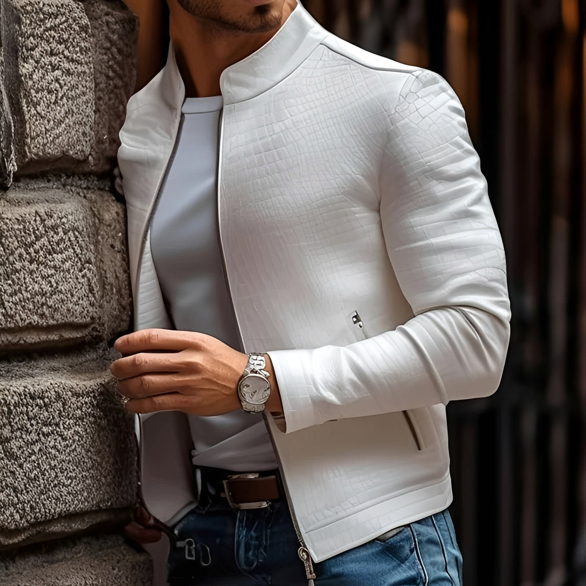 Chaqueta ajustada para hombre con cuello alto y cierre de cremallera - Diseño texturizado