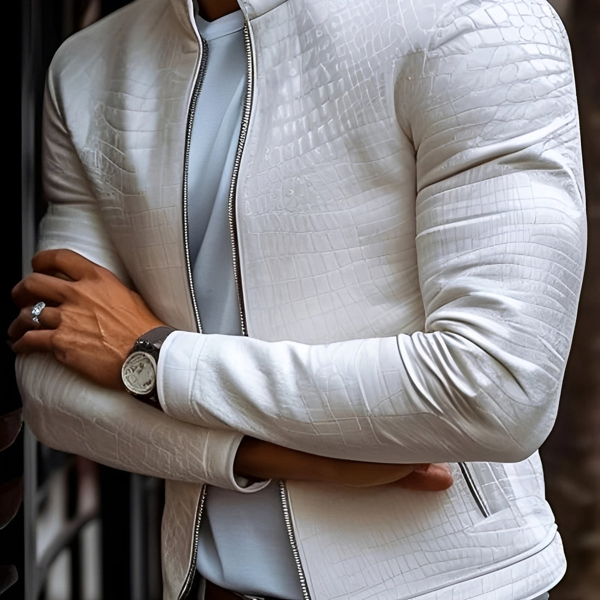 Chaqueta ajustada para hombre con cuello alto y cierre de cremallera - Diseño texturizado