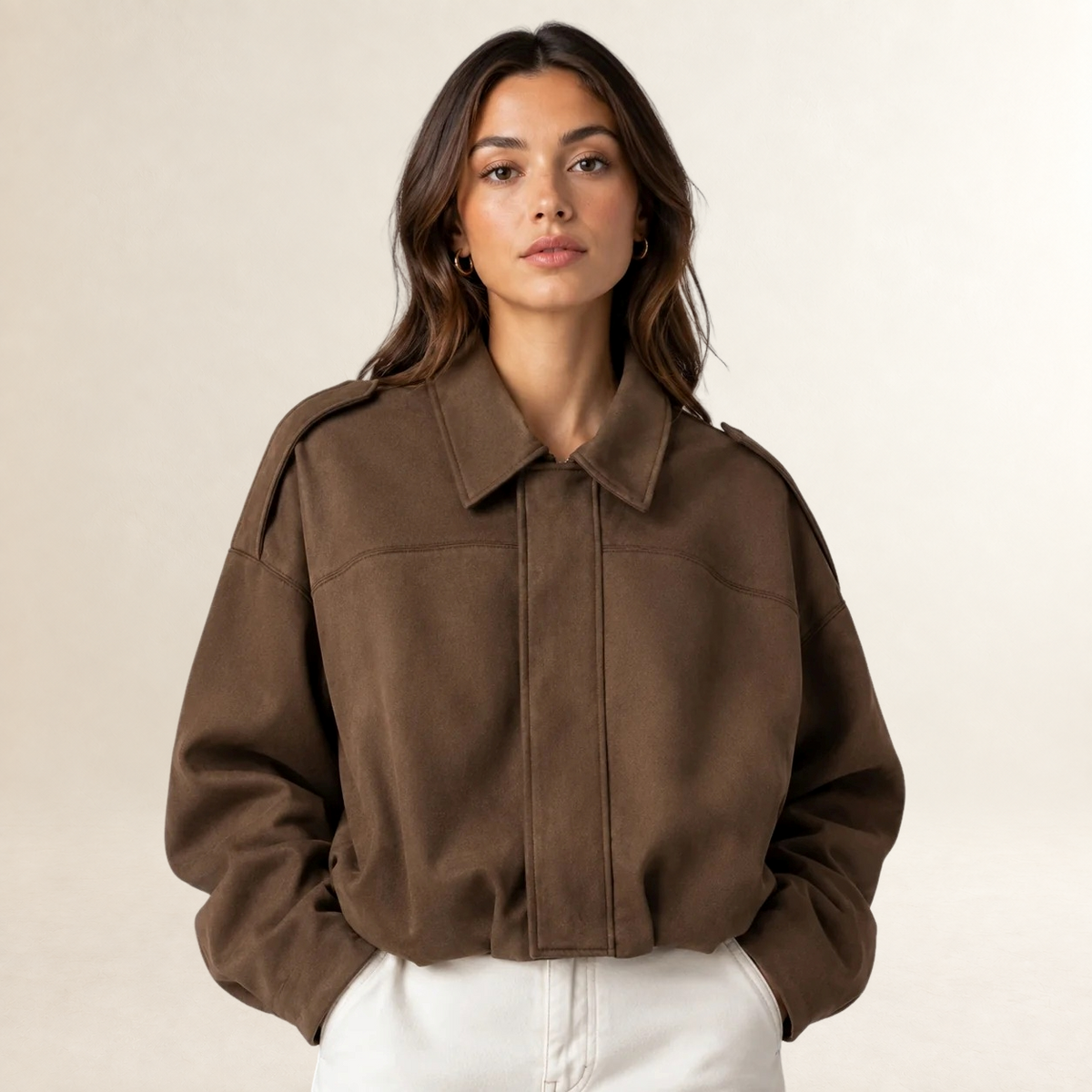 Chaqueta de mujer bomber oversize con cuello estructurado y cierre frontal