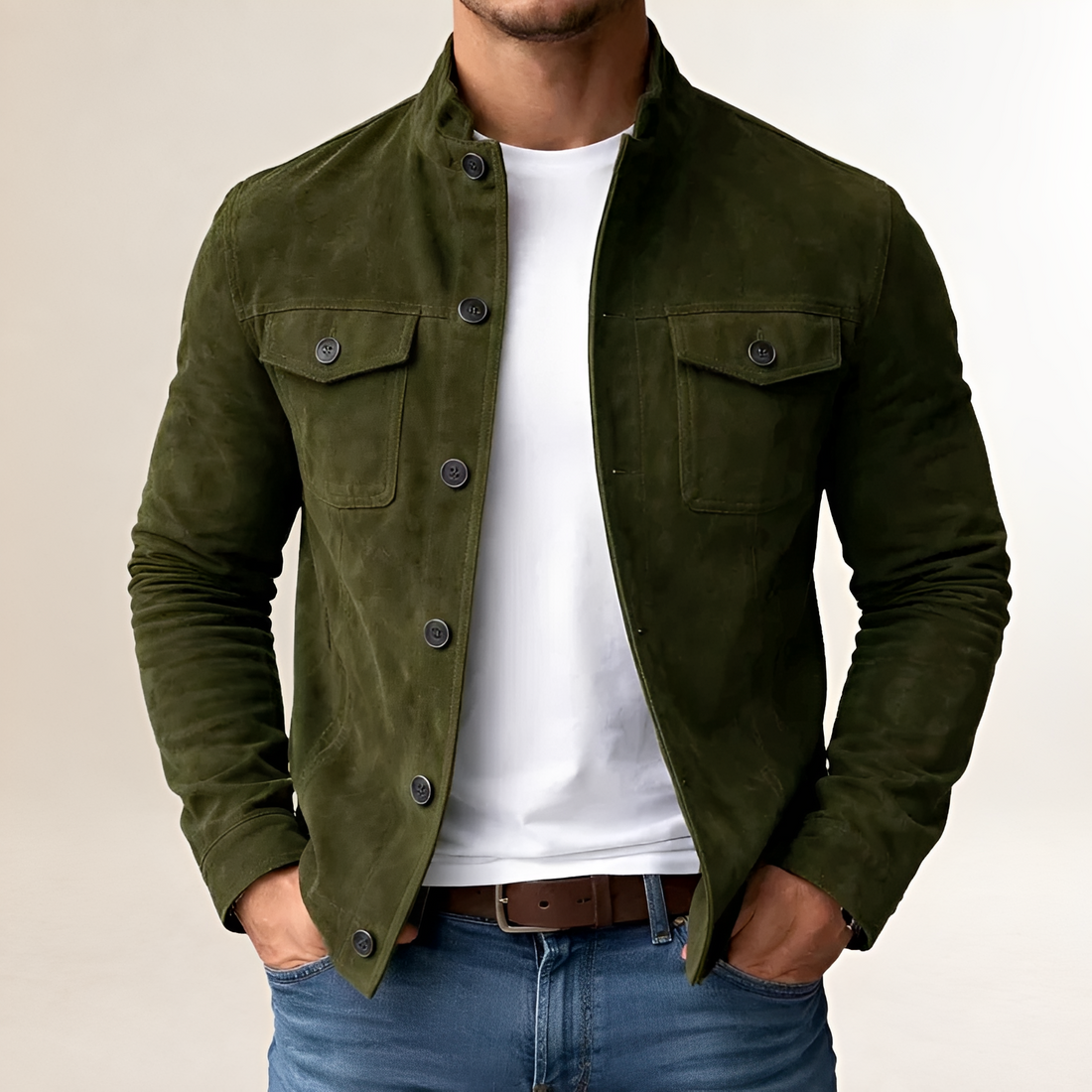Chaqueta para hombre con botones frontales de estilo militar, cuello tipo banda y bolsillos con solapa - corte entallado, longitud hasta la cadera