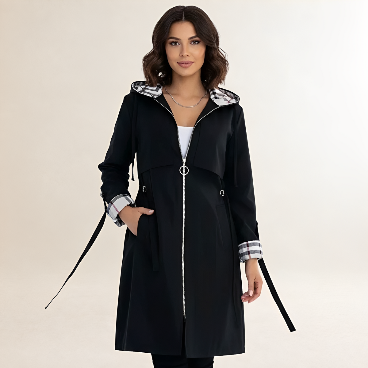 Chaqueta para mujer con capucha ajustable cierre de cremallera corte relajado diseño moderno