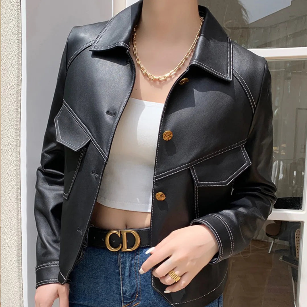 Chaqueta para mujer - Cuello estructurado con bolsillos tipo parche y cierre de botones
