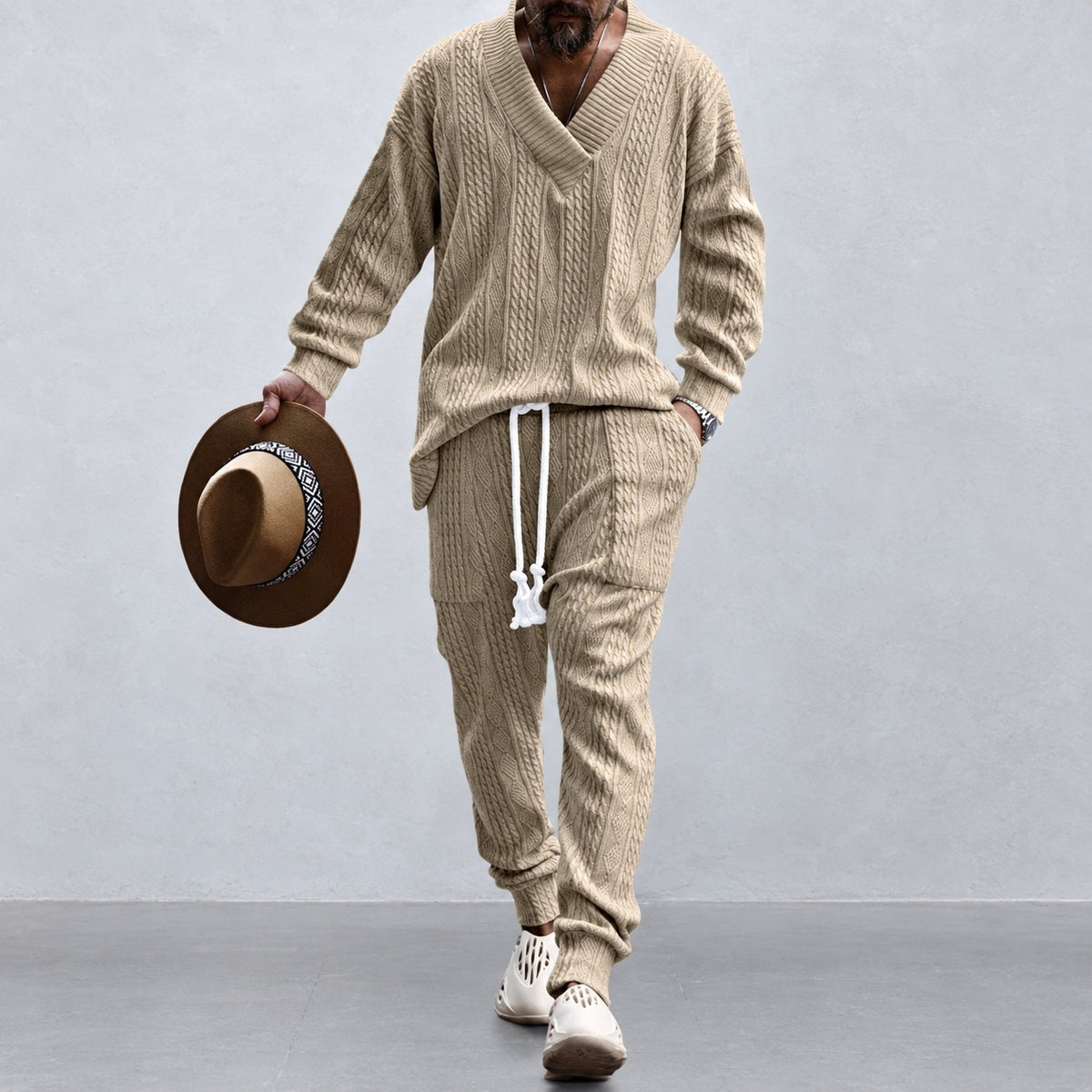 Conjunto athleisure para hombre con camiseta de manga larga con escote en V y pantalones con cordón