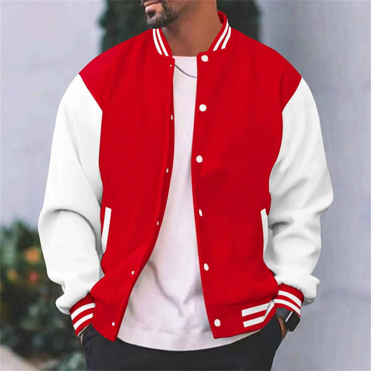 Hombres Chaqueta bomber varsity con cierre de snaps y mangas contrastadas