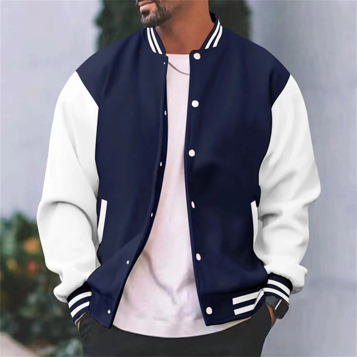 Hombres Chaqueta bomber varsity con cierre de snaps y mangas contrastadas
