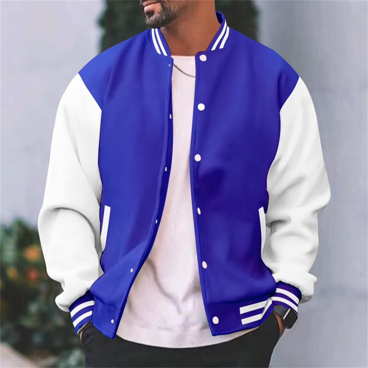 Hombres Chaqueta bomber varsity con cierre de snaps y mangas contrastadas