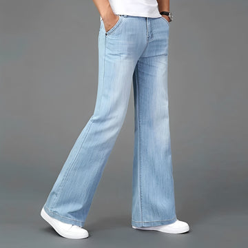 Jeans de corte bootcut para hombre con pernera acampanada y múltiples bolsillos - corte relajado