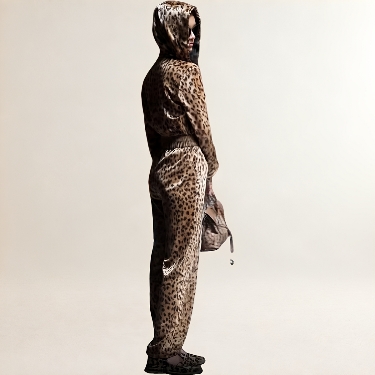 Mono para mujer de corte holgado con estampado de leopardo, capucha y cierre de cremallera