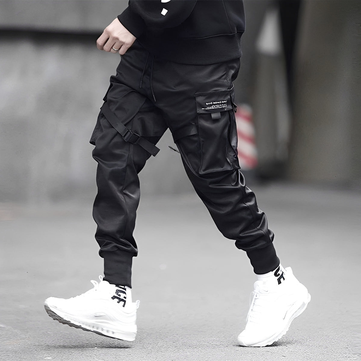 Pantalones cargo para hombre con ajuste entallado y múltiples bolsillos