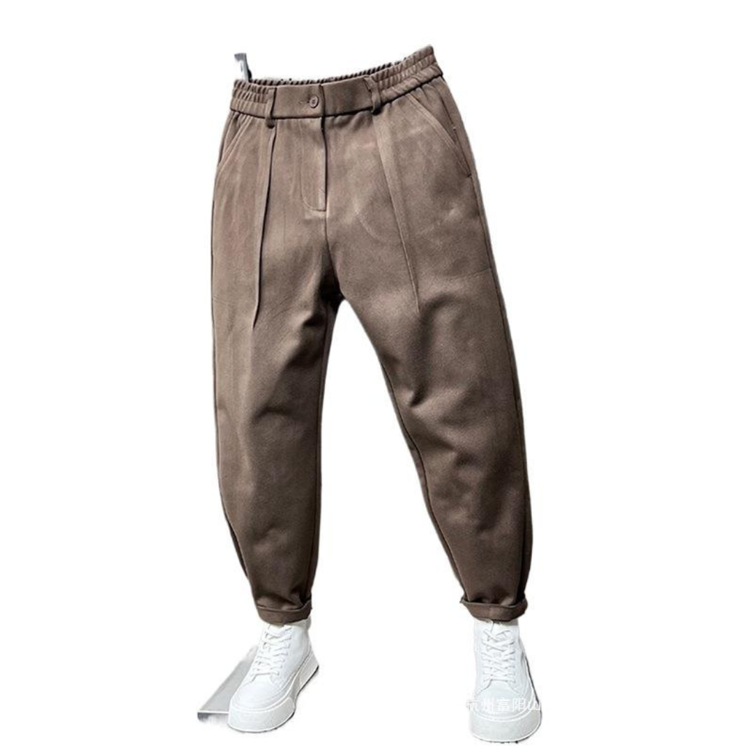 Pantalones rectos de hombre con pliegues frontales y cintura elástica, bolsillos laterales