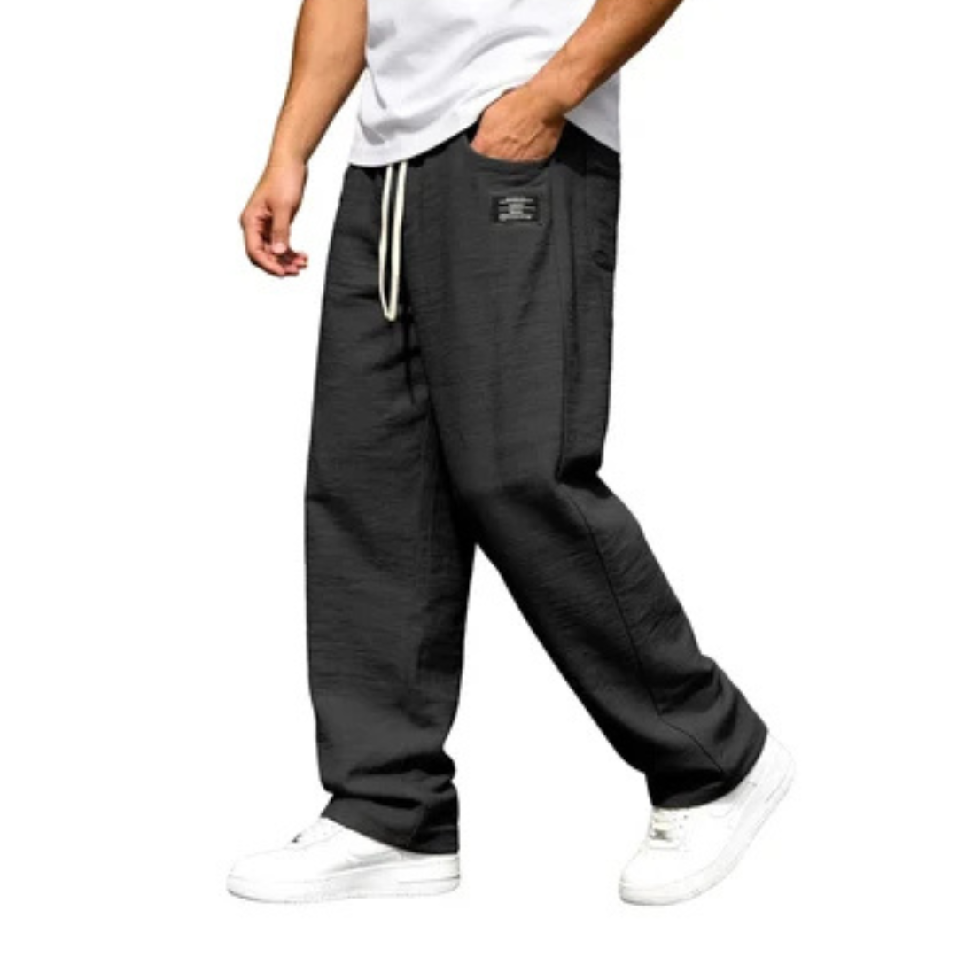 Pantalones rectos para hombre, tiro relajado con cintura elástica y cordón - bolsillos laterales, detalle de parche