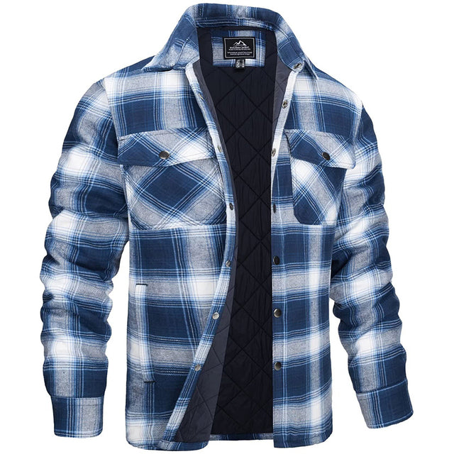Sobrecamisa de cuadros para hombre con forro, bolsillos en el pecho y cuello abotonado, ideal para uso casual y actividades al aire libre.