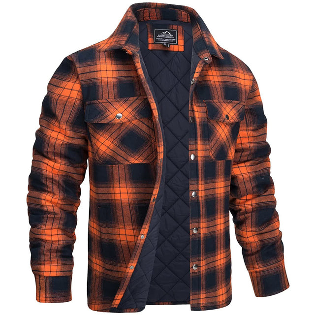 Sobrecamisa de cuadros para hombre con forro, bolsillos en el pecho y cuello abotonado, ideal para uso casual y actividades al aire libre.