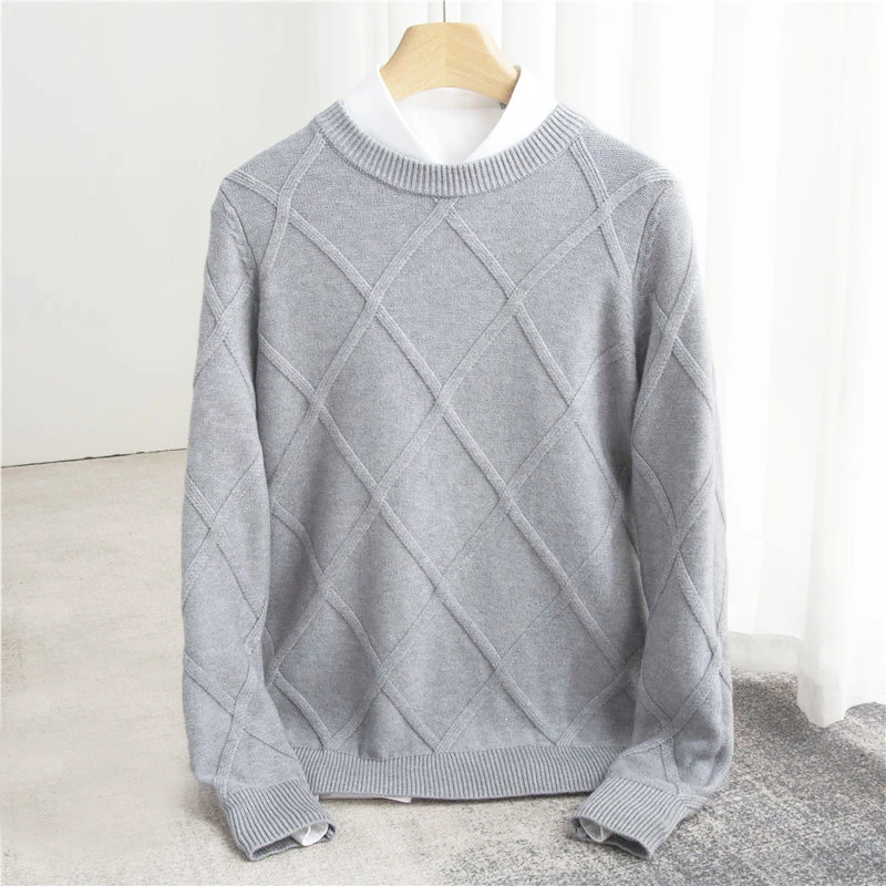 Suéter de hombre con cuello redondo y patrón argyle - corte regular