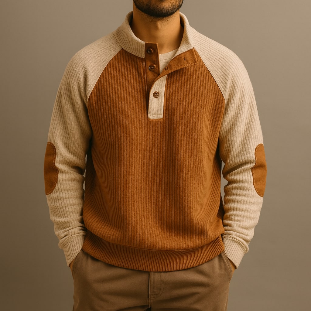 Suéter masculino con botonera y cuello alto, mangas raglán y parches en codos