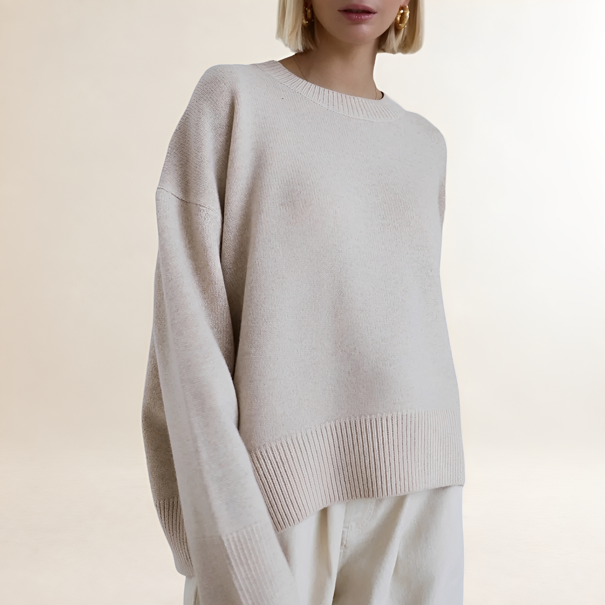 Suéter mujer de corte oversize con cuello redondo y mangas largas