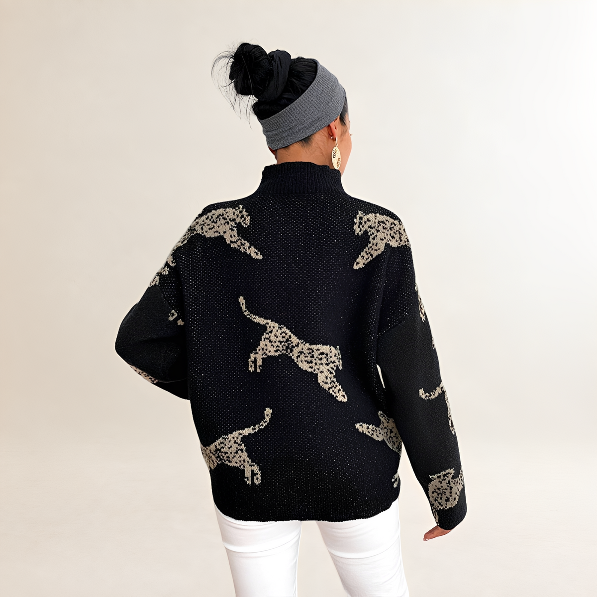 Suéter mujer de cuello alto con estampado de leopardo ajuste regular