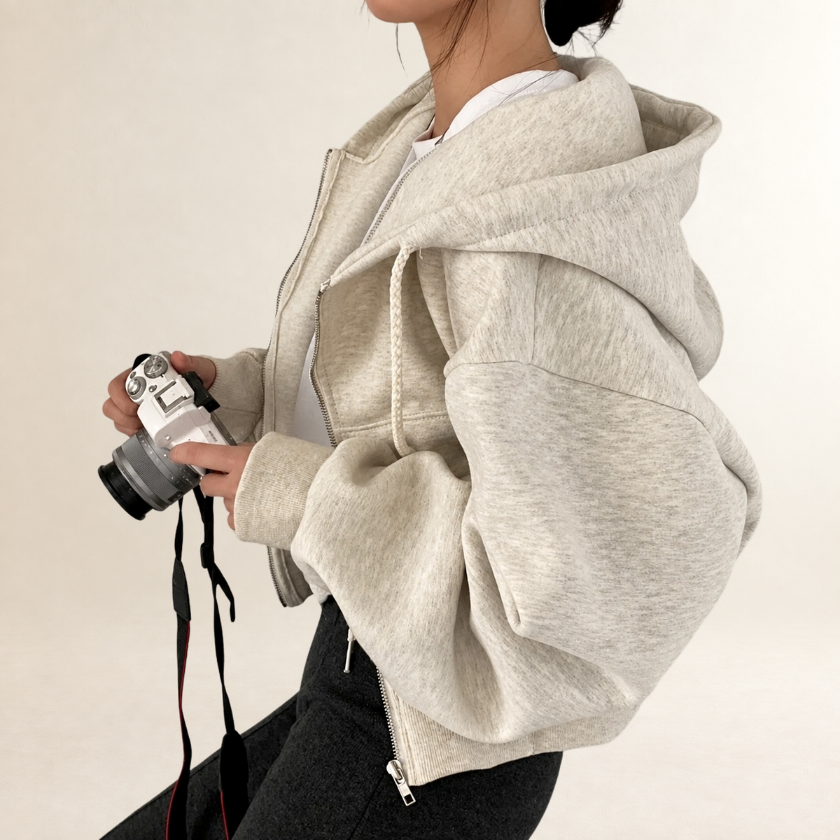 Sudadera con capucha mujer corta con cremallera y ajuste relajado - estilo athleisure