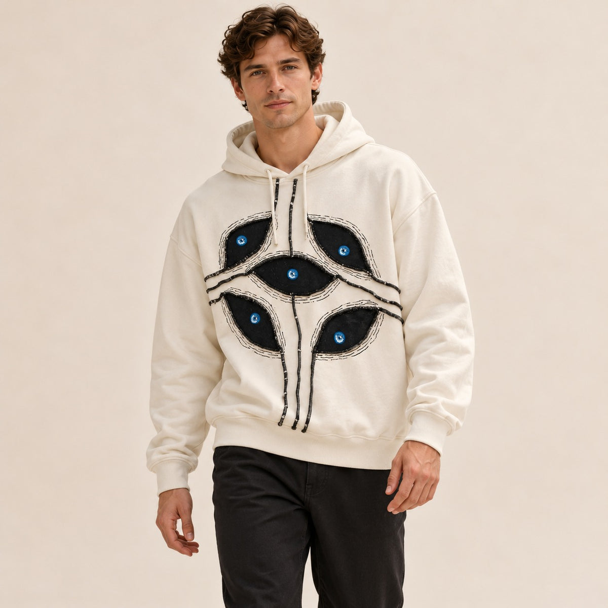 Sudadera con capucha para hombre - corte corto oversize con apliques de parches ojo y capucha con cordón